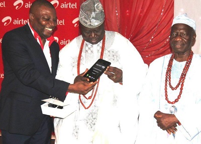 (L-r): Barr. Wole Ogunsuyi, Commissioner, Judicial Service Commission, Ondo State; Segun Macaulay, Regional Operations Director, West, Airtel Networks and Engr. Gboye Adegbenro, Commissioner for Works, Ondo State, when Airtel hosted its High Networth customers in Ondo State and environs in Akure, Ondo State.